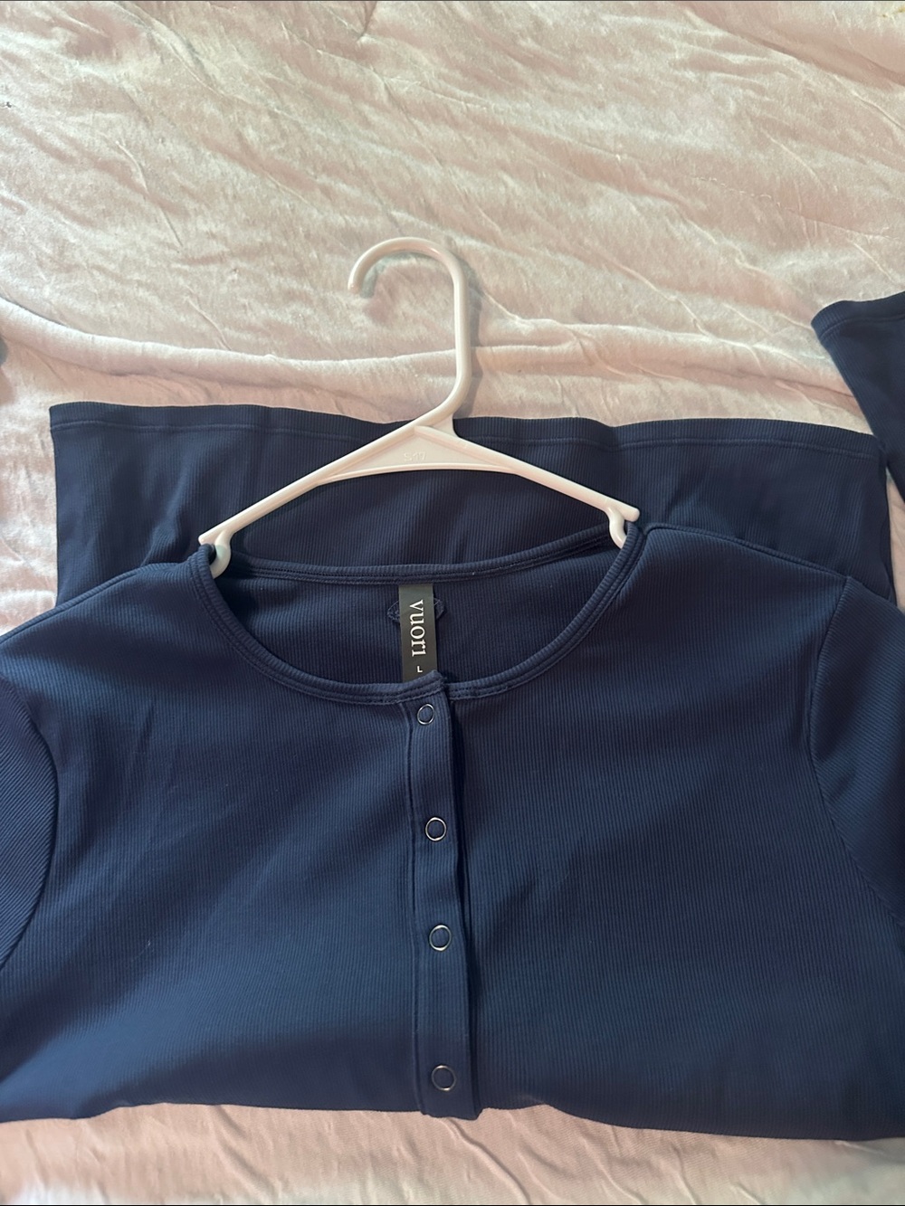 NEW Vuori Women's Navy Long-Sleeve Button-Front Shirt Large - Picture 6 of 7